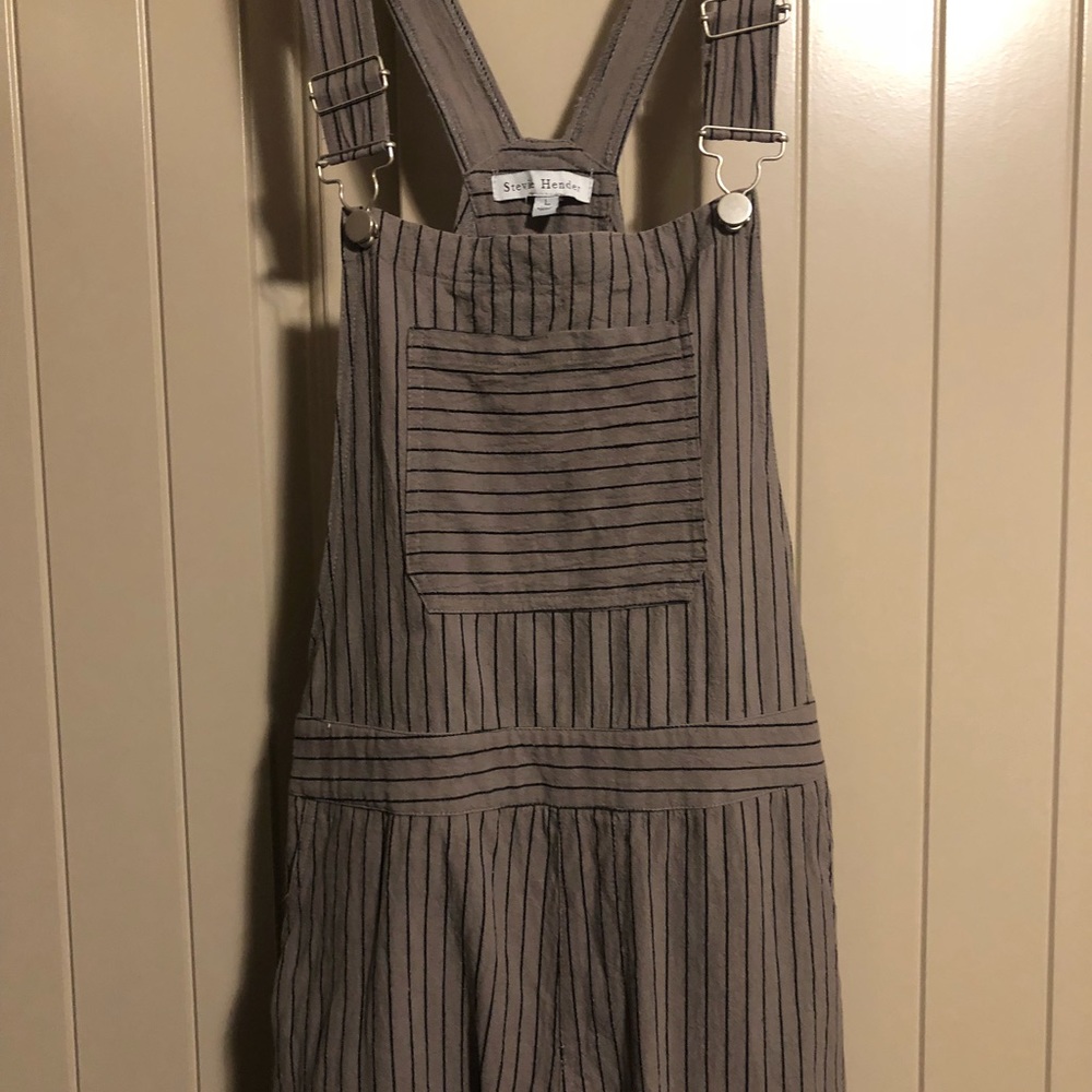 Cute striped overalls!